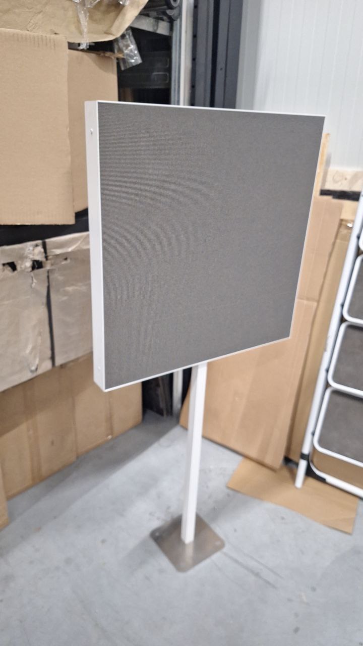 Écran LED spécial vitrine — MIRKIT VitrineMaster 1